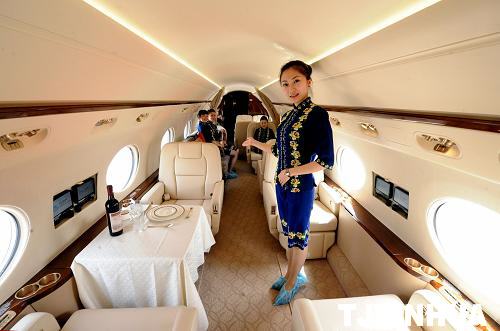 民生金融租赁“民生001号”公务机在天津首航