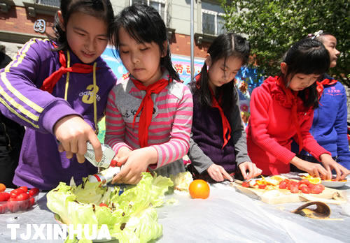 劳动小能手 快乐过“五一”