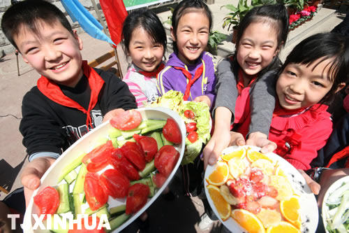 劳动小能手 快乐过“五一”