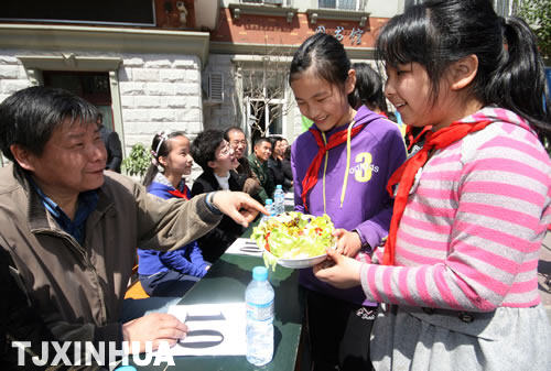 劳动小能手 快乐过“五一”