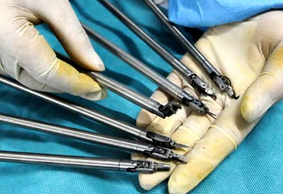 国内首台微创外科手术机器人面世