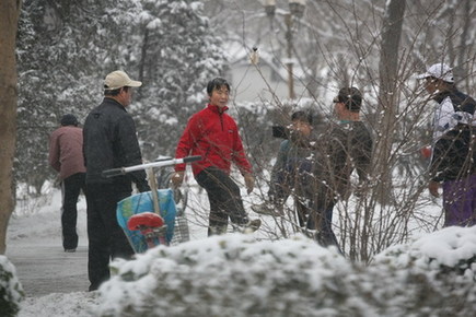 天津市民雪中健身