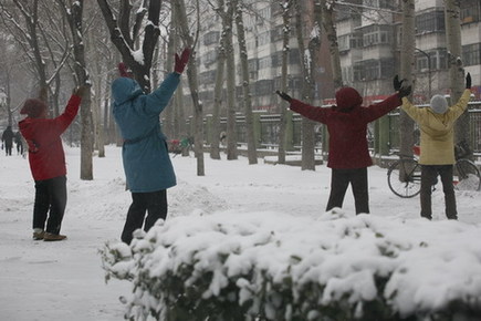 天津市民雪中健身