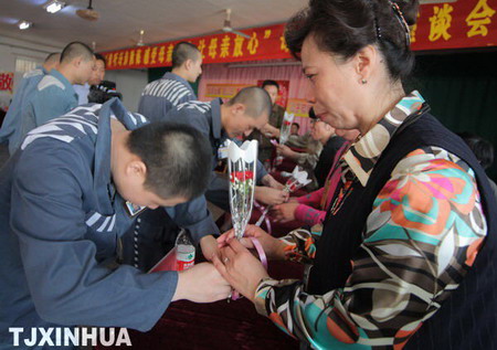 大墙内的“康乃馨”