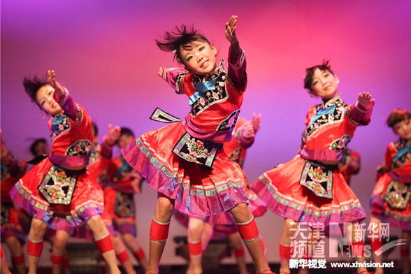 天津:学生舞蹈节百团争妍[1]-+中国在线