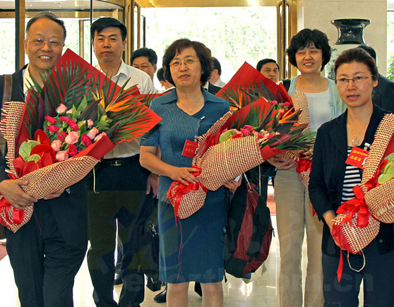 市委副书记何立峰,市委常委,市委组织部部长尹德明,市委常委,市委秘书