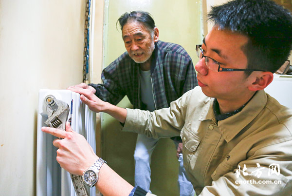 吴家窑前进楼供热补建 30多年首穿“保暖衣”