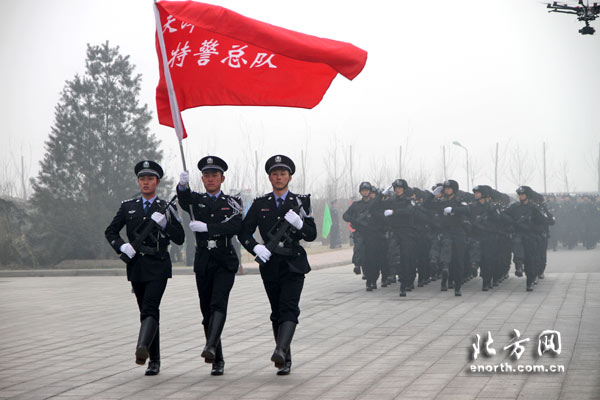 天津成立“金鹰突击队” 女兵携尖端武器亮相