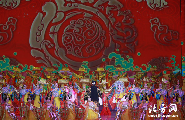 天津市举行2015年春节军民联欢晚会 市领导出席