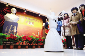 “学雷锋焦裕禄”主题馆 “念念”当智能讲解员