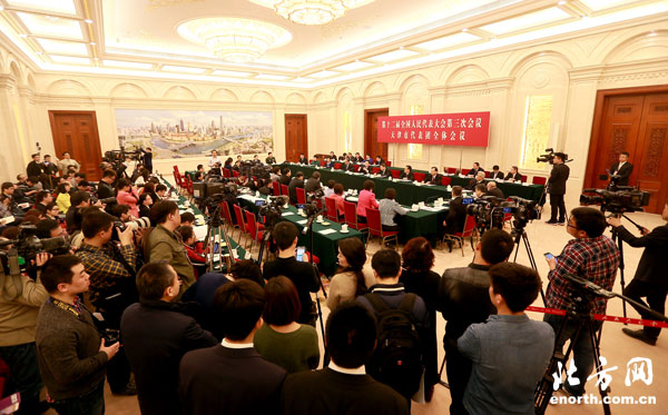 黄兴国等代表答记者问：改革创新 展示美好前景