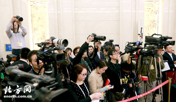 黄兴国等代表答记者问：改革创新 展示美好前景