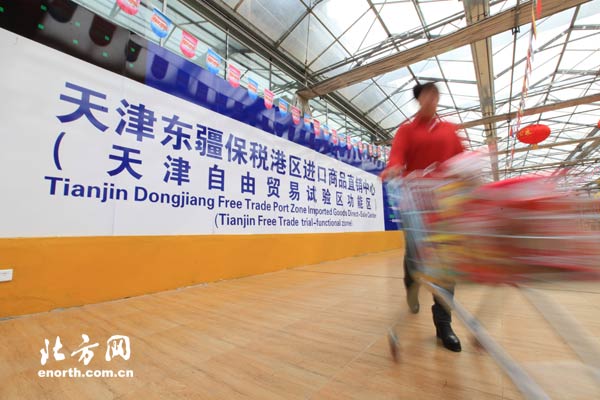 连线自贸区：奢侈品“低价”买 血拼不用出国门