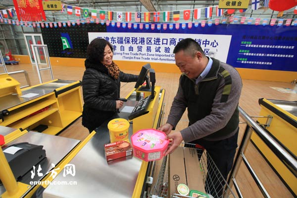 连线自贸区：奢侈品“低价”买 血拼不用出国门