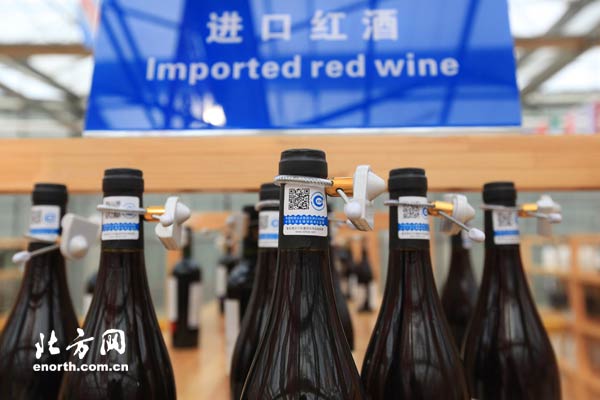 连线自贸区：奢侈品“低价”买 血拼不用出国门