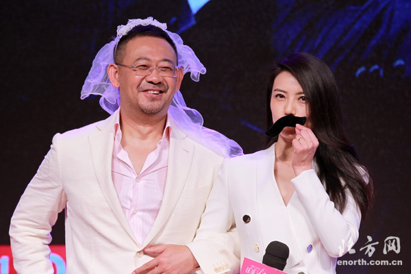 《咱们结婚吧》首映 姜武高圆圆“反串结婚照”