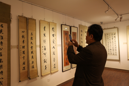 中青年书画家精品暨近代名家书画展在津举行