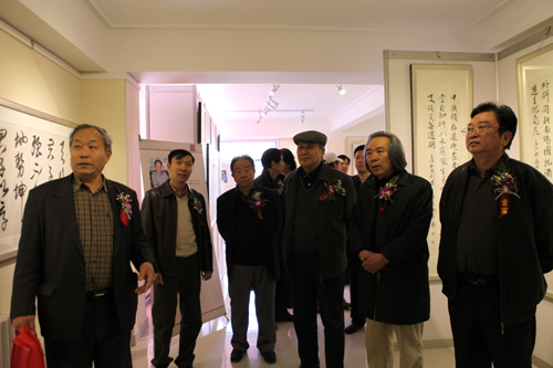 中青年书画家精品暨近代名家书画展在津举行