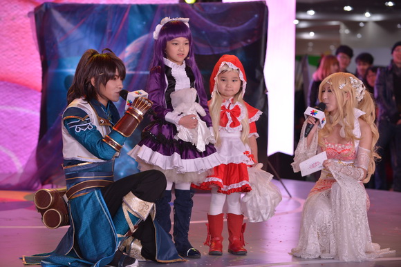 中新动漫嘉年华开幕 知名Coser齐聚国家动漫园