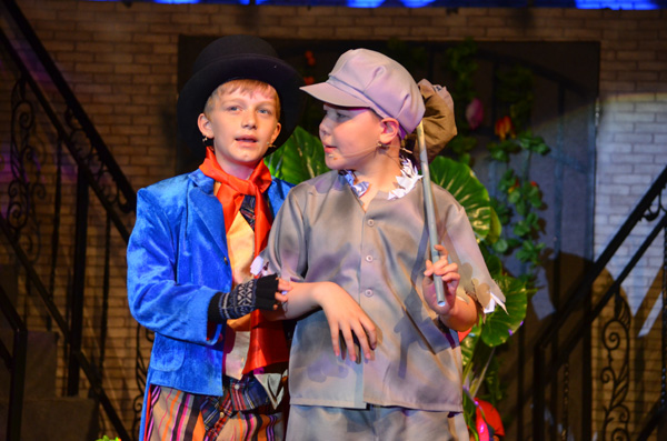 天津惠灵顿国际学校上演音乐剧《雾都孤儿》 - 中国在线