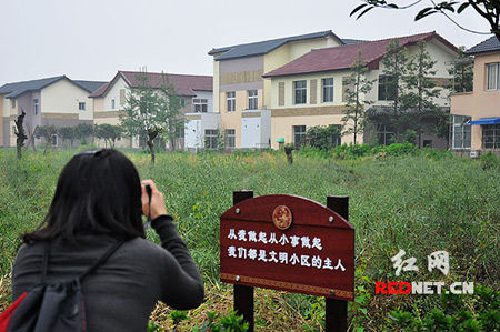 四川都江堰土地流转试水 震区灾民全换新房(图)