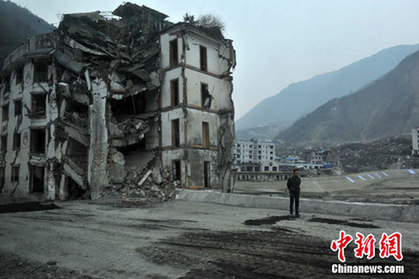 汶川地震遗址上的爱情: