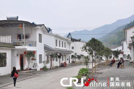 汶川重建：红白新镇
