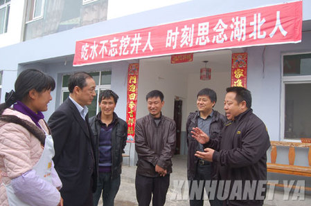 湖北援建者代表回到汉源地震灾区“探亲”