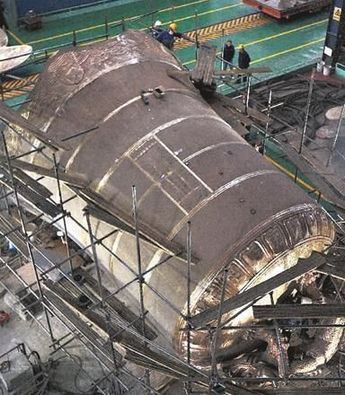 武汉铸造出世界最大佛钟 9米高109吨重(图)