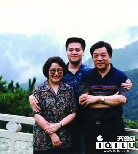 水均益白岩松朱军鲁健李咏 央视名嘴娇妻大曝光