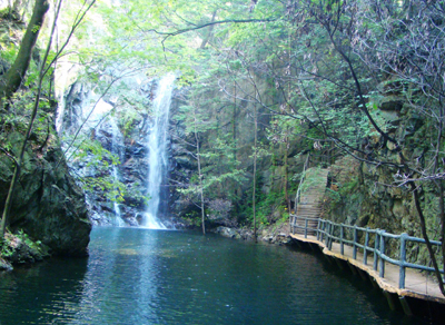 河南西峡：天然氧吧老君洞 风景秀丽野人谷(图)