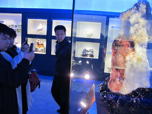 浙江东方地质博物馆正式开馆 首展世界最大萤石