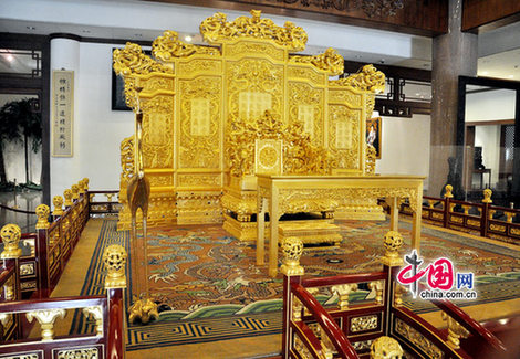 仿故宫乾清宫宝座间(六一 摄影报道)