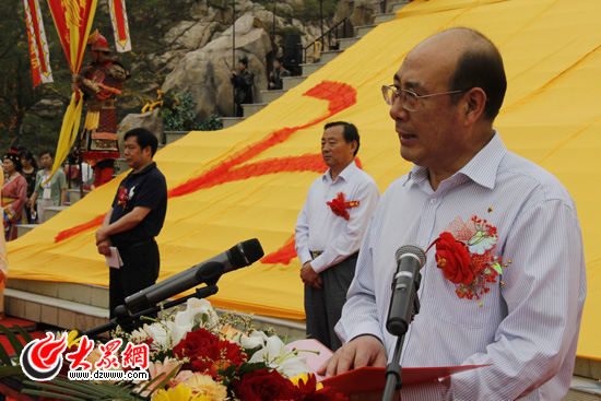 山东喜迎首个“中国旅游日” 旅游局长当导游