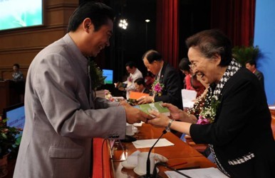 《第四次浪潮:绿色文明》一书在京首发