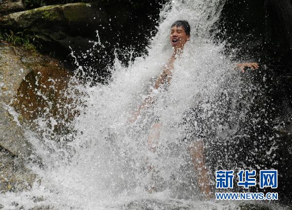 高温催热“纳凉游”