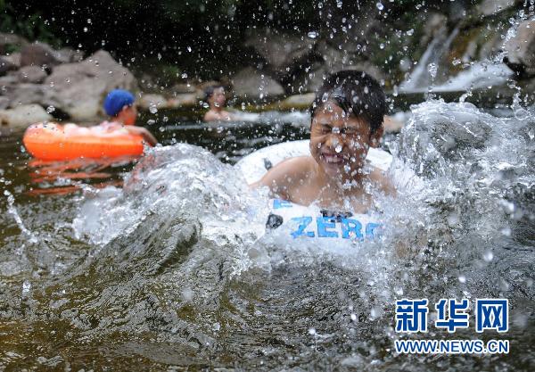 高温催热“纳凉游”