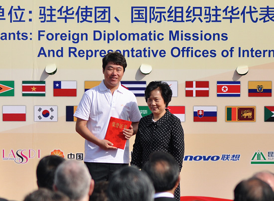 外交部“大爱无国界”义卖活动举行