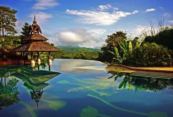 盘点仙境般的游泳池