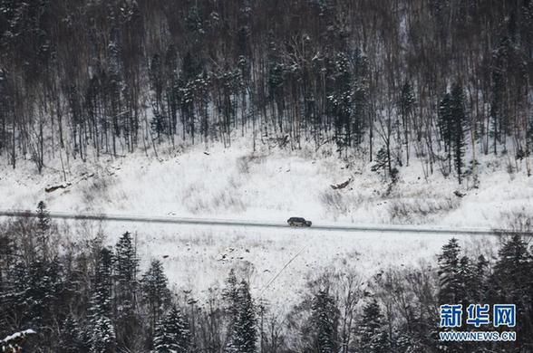 高清：雪后长白山宛若山水画