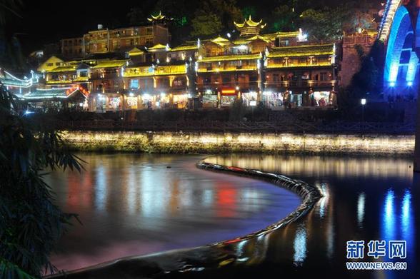 凤凰古城夜色醉游人