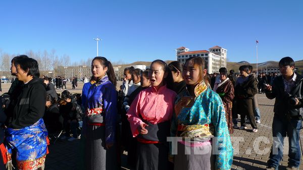 甘肃民族人口_甘肃民族师范学院(2)