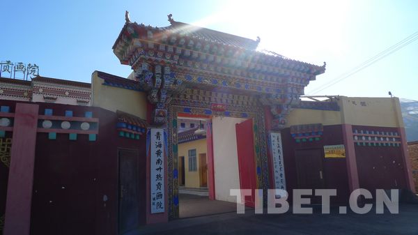 走访热贡画院 感受热贡文化魅力