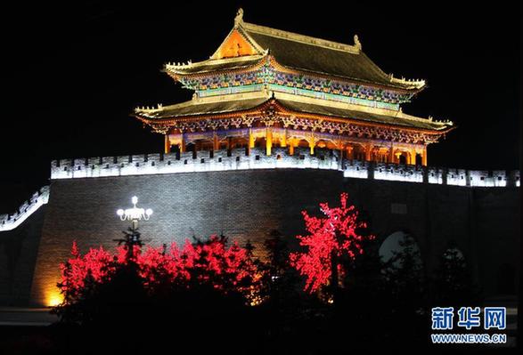 高清：“塞外小北京”夜景美如画