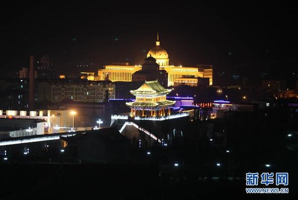 高清：“塞外小北京”夜景美如画