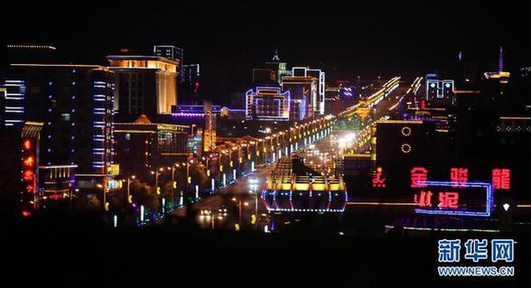 高清：“塞外小北京”夜景美如画