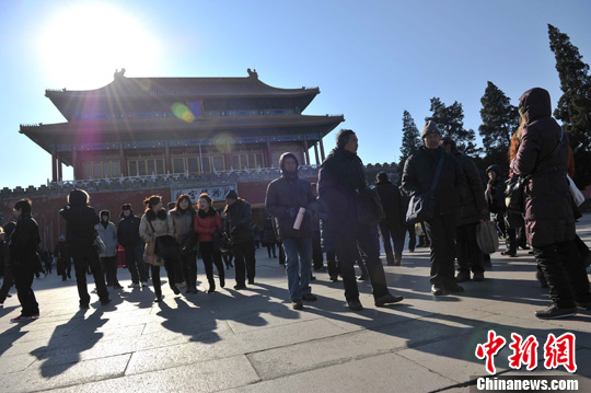 北京气温降低 故宫人气“佳”(组图)