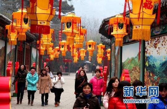 组图：张灯结彩迎龙年