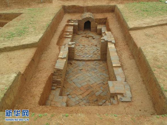 江西上高县发现1800年前墓葬群