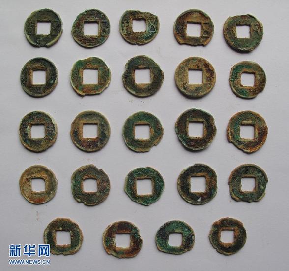 江西上高县发现1800年前墓葬群
